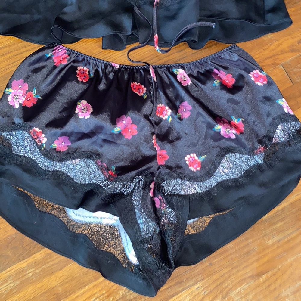 Victoria pjs - Picture 3 of 3